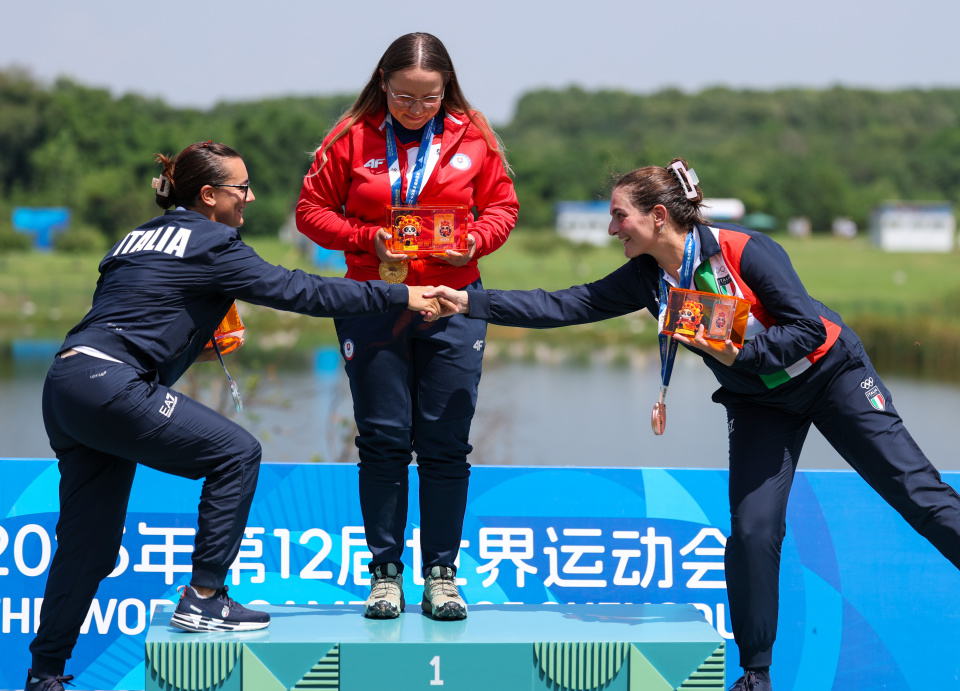 地公园举行, 亚蒂在颁奖, gPI 地公园举行, 亚蒂在颁奖, gPI