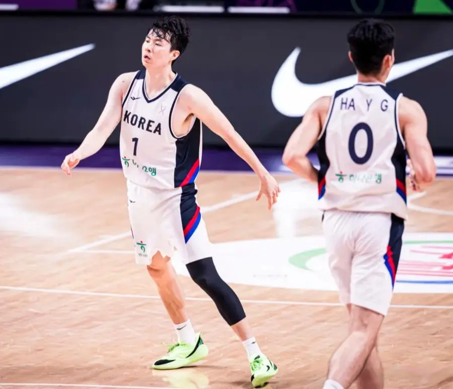 篮拿到了亚, 安俊浩教练